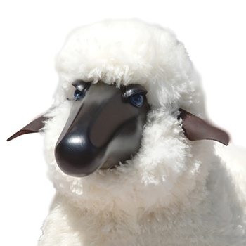 Schaf NORA, 80 cm, weißes Schaffell, schwarzes Holz, stehend, lebensgroß
